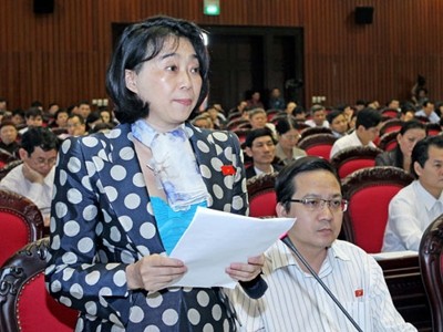 Đọc tờ trình đề nghị bãi nhiệm đại biểu Hoàng Yến Đọc tờ trình đề nghị bãi nhiệm đại biểu Hoàng Yến