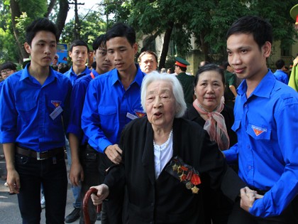 Những bóng áo xanh bên nhà Đại tướng Những bóng áo xanh bên nhà Đại tướng