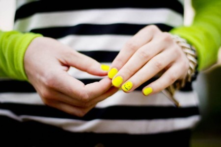 Mẹo ‘diện’ nail neon hoàn hảo nhất Mẹo ‘diện’ nail neon hoàn hảo nhất