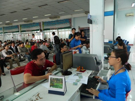 Ngày đầu bán vé tàu Tết Giáp Ngọ 2014: Mạng thông, ga thoáng Ngày đầu bán vé tàu Tết Giáp Ngọ 2014: Mạng thông, ga thoáng