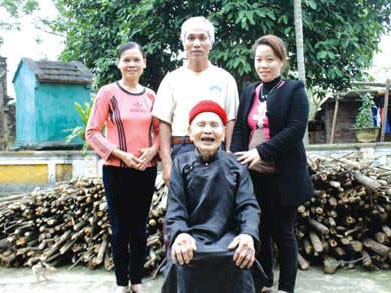 Hà Nội: Cụ ông 90 tuổi mọc lại cả hàm răng Hà Nội: Cụ ông 90 tuổi mọc lại cả hàm răng