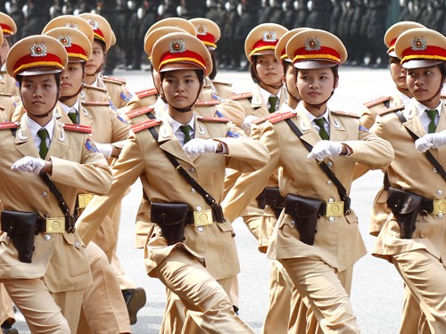 Nữ sinh cảnh sát rạng rỡ trong lễ diễu binh Nữ sinh cảnh sát rạng rỡ trong lễ diễu binh