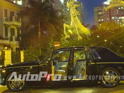 Tin sốc: Chiếc Rolls Royce Rồng thứ 5 là 'Rồng Việt' Tin sốc: Chiếc Rolls Royce Rồng thứ 5 là 'Rồng Việt'