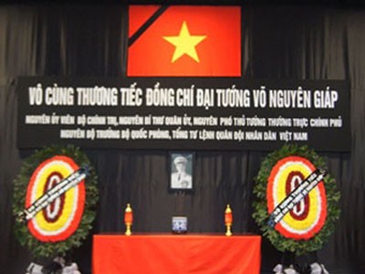 Toàn quân hướng về Anh linh Đại tướng Toàn quân hướng về Anh linh Đại tướng