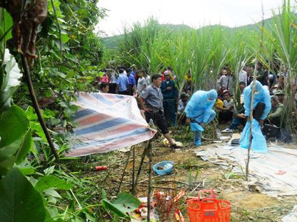 Nữ sinh 13 tuổi chết bí ẩn trong vườn mía Nữ sinh 13 tuổi chết bí ẩn trong vườn mía