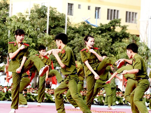 Những 'bóng hồng' luyện võ Những 'bóng hồng' luyện võ