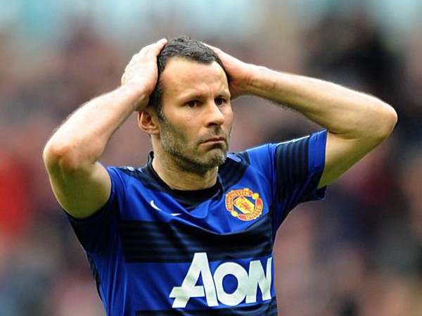 M.U và mùa bóng trắng tay: Vì sao lại thế? M.U của Giggs đã trắng tay mùa này - Ảnh Sun