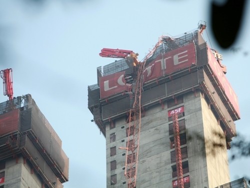 'Thần chết' lơ lửng trên đầu dân thành thị Vụ sập cần cẩu tại tòa nhà