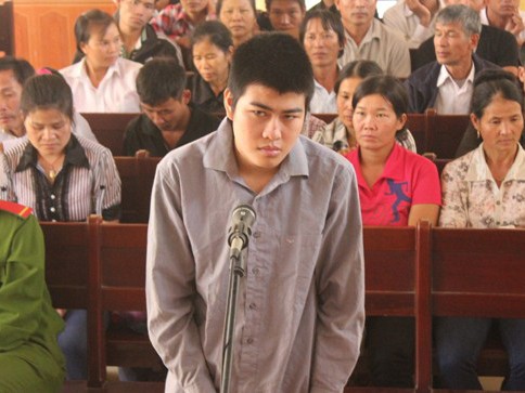 Đâm chết trai làng, nam sinh lĩnh án 10 năm tù Đâm chết trai làng, nam sinh lĩnh án 10 năm tù