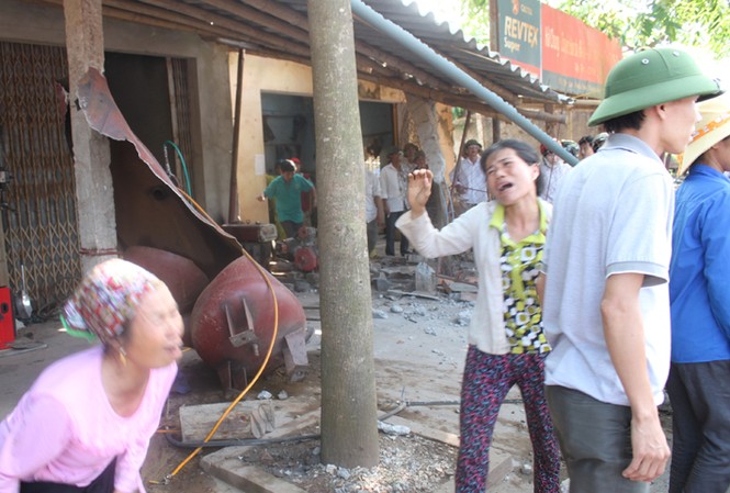 Nổ bình hơi, hai người thương vong Nổ bình hơi, hai người thương vong