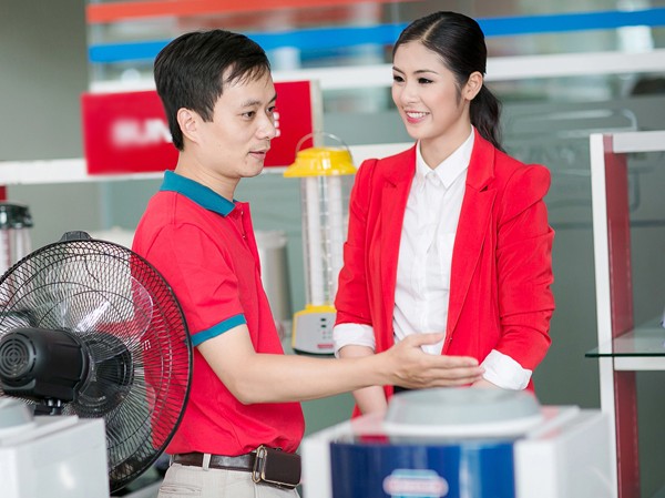 Ngọc Hân tích cực gây quỹ xây nhà bán trú cho trẻ nghèo Ngọc Hân tích cực gây quỹ xây nhà bán trú cho trẻ nghèo