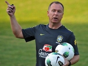 Brazil bất ngờ sa thải HLV Menezes Brazil bất ngờ sa thải HLV Menezes