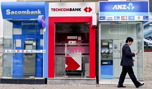 Gần 90.000 tỷ ‘chôn’ ở ngân hàng với lãi 1,2%/năm Gần 90.000 tỷ ‘chôn’ ở ngân hàng với lãi 1,2%/năm