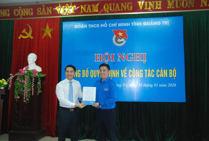 Tỉnh Đoàn Quảng Trị có tân Phó Bí thư Bí thư T.Ư Đoàn Nguyễn Ngọc Lương trao quyết định cho anh Trần Văn Đông