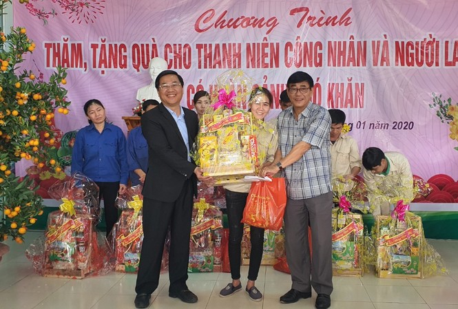 Hơn 30 tỷ đồng thưởng Tết và quà Tết cho công nhân và người lao động Hơn 30 tỷ đồng thưởng Tết và quà Tết cho công nhân và người lao động