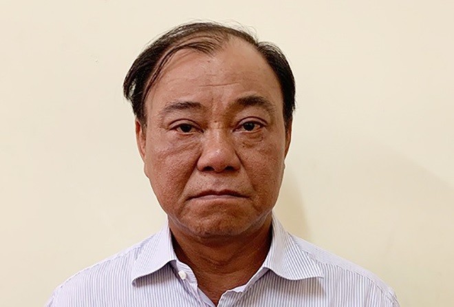 Ông Lê Tấn Hùng và chuyện kỷ luật ‘nâng lên, hạ xuống’ Ông Lê Tấn Hùng và chuyện kỷ luật ‘nâng lên, hạ xuống’
