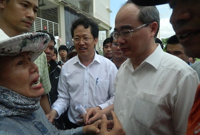 Bí thư Nguyễn Thiện Nhân:Sắp trình HĐND TPHCM chính sách cho người dân Thủ Thiêm Bí thư Thành ủy Nguyễn Thiện Nhân thăm nơi tạm cư của người dân Thủ Thiêm
