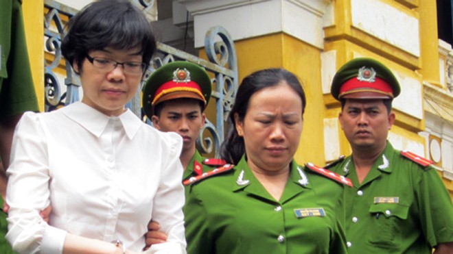 'Siêu lừa' Huyền Như 'biến' chị gái bán hột vịt lộn thành Phó GĐ 'Siêu lừa' Huyền Như 'biến' chị gái bán hột vịt lộn thành Phó GĐ