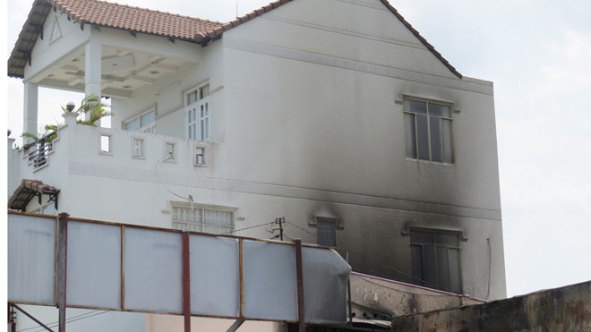 Cháy xe bồn xăng, hàng trăm người dân hoảng hốt Cháy xe bồn xăng, hàng trăm người dân hoảng hốt