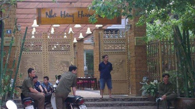 Giám đốc nhà hàng chết với 2 vết cứa ở cổ Nhà hàng Hương Cau, nơi ông An làm chủ và tự tử.