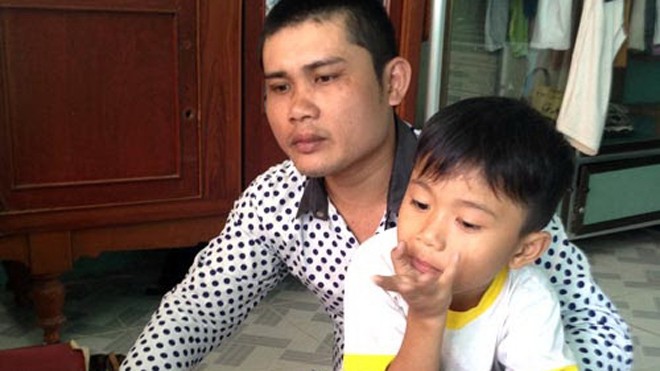 Hai cô gái giết người, công an tạm tha 7 thanh niên Phách cho biết khi được thả về nhà mới hay tin có 2 cô gái đầu thú giết xe ôm. Ảnh: Quốc Thắng