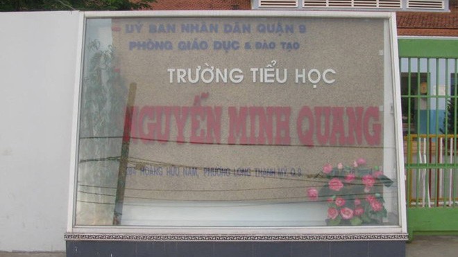 Đi tham quan, bé mầm non bị cửa tủ bằng bê tông đè chết Trường tiểu học Nguyễn Minh Quang nơi cháu Dũng bị cánh cửa tủ sách đè tử vong.