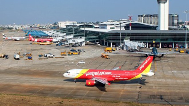 Hành khách dọa mang bom lên máy bay VietJetAir Chuyến bay của VietJetAir bị dọa bom tại Nội Bài sáng 12/6