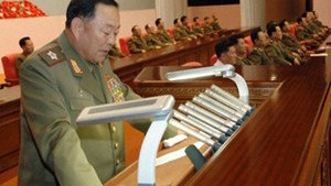 Triều Tiên bất ngờ xác nhận thay bộ trưởng quốc phòng Ông Hyon Yong Chol phát biểu tại một hội nghị. (Nguồn: sinonk.com)