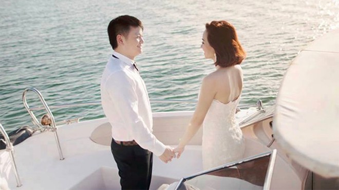 Vợ chồng Văn Quyến chụp ảnh cưới ở biển Cửa Lò Đôi trai tài gái sắc rạng rỡ bên bờ biển quê hương trong bộ ảnh cưới. Ảnh: TS.