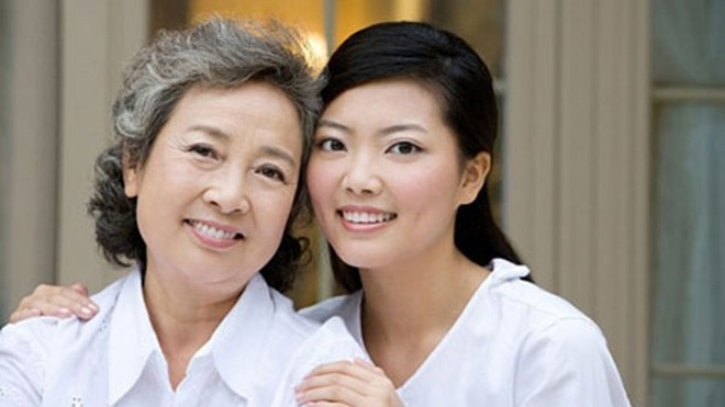 Mẹ chồng giúp con dâu đối phó với 'tình địch' Không chỉ thương con quý cháu mà mẹ chồng còn đứng về phía chị, giúp chị "kháng địch" (Ảnh minh họa)