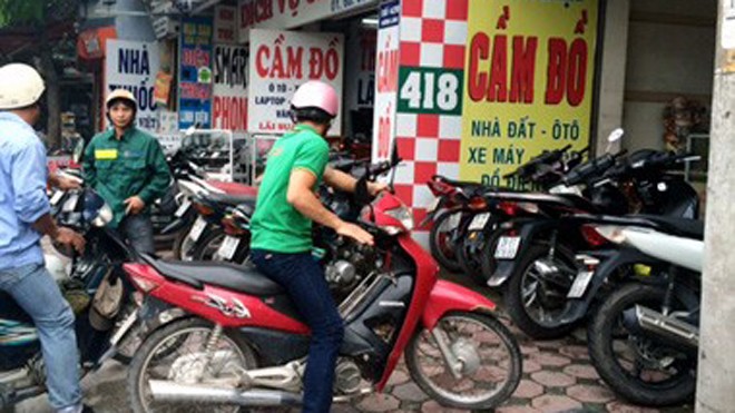 Bi hài bức thư vợ gửi chồng đam mê cá độ World Cup Đồ đạc trong nhà thường xuyên "đội nón ra đi" trong mùa banh vì chồng mê trò đỏ đen. Ảnh: Xahoi.