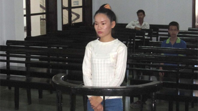 Trộm ví của bạn lúc nhậu, thiếu nữ đi tù Thư lĩnh án 6 tháng tù.