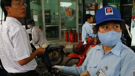 Giảm giá dầu từ 17h chiều nay, xăng giữ nguyên Giảm giá dầu từ 17h chiều nay, xăng giữ nguyên
