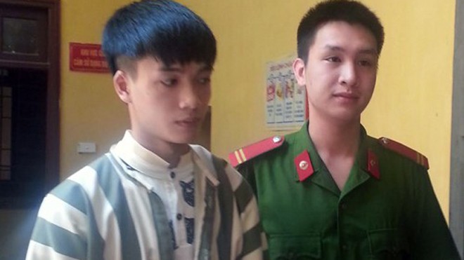 Thiếu nữ hất văng dao của tên cướp đột nhập phòng trọ Nguyễn Văn Tuấn.