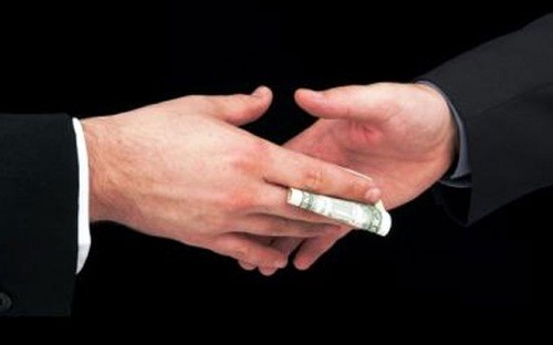 32 quan chức nộp lại quà tặng giá trị gần 800 triệu đồng 32 quan chức nộp lại quà tặng giá trị gần 800 triệu đồng
