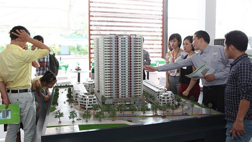 Ê hề nhà rẻ: Dân bớt 'cuồng', cò chưa thôi hét giá Nhu cầu căn hộ giá rẻ vẫn còn rất lớn. (Ảnh: D.A)