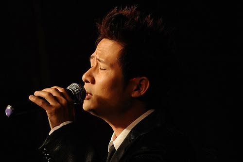 Bằng Kiều làm giám khảo Vietnam Idol 2015 Ca sĩ Bằng Kiều làm giám khảo khách mời Vietnam Idol 2015.