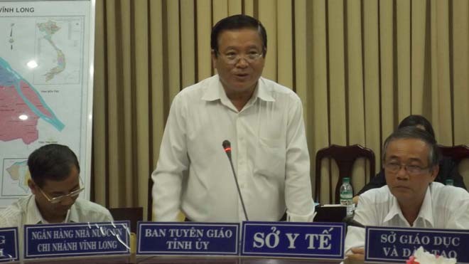 Vụ thủng dạ dày mổ ruột thừa: Nhiều sai sót chuyên môn ông Mai Thanh Hùng đứng phát biểu. ẢNH: HÒA HỘI
