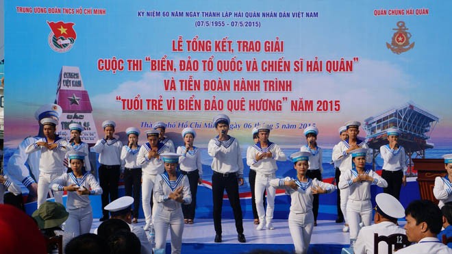Tổng kết cuộc thi “Biển, đảo tổ quốc và chiến sỹ hải quân” Tiết mục văn nghệ mở đầu chương trình tổng kết