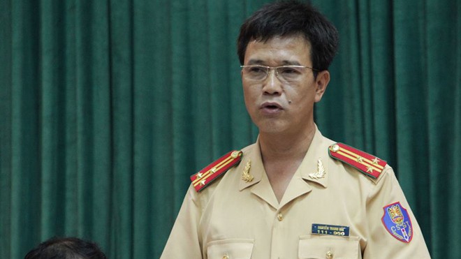 Công an lên tiếng về việc 'xe vua' đi vào phố cấm Thượng Tá Nguyễn Thanh Hải làm rõ một số vấn đề báo chí nêu. Ảnh: DN