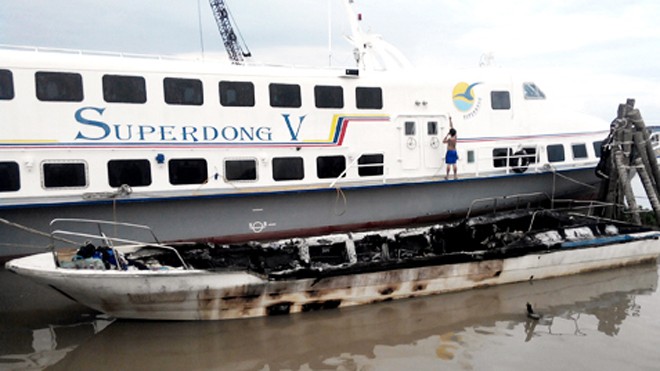 Tàu cao tốc bất ngờ cháy rụi Tàu cao tốc Minh Tiến 2 bị cháy rụi. Ảnh: Cửu Long.