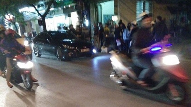 'Xe điên' tông liên tiếp 8 người trên đường phố Hải Phòng Người dân tham gia bắt giữ "xe điên" gây tai nạn liên hoàn.