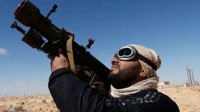 Chiến binh Syria bán bệ phóng tên lửa trên Facebook Bệ phóng tên lửa vác vai MANPAD có thể tiếp tay cho IS diệt phi cơ dân sự và quân sự. Ảnh: Digital Journal