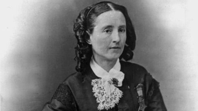 Số phận không ngờ về nữ bác sĩ đầu tiên của quân đội Mỹ Bác sĩ Mary Edwards Walker với Huân chương Danh dự trên ngực. Ảnh: APIC.