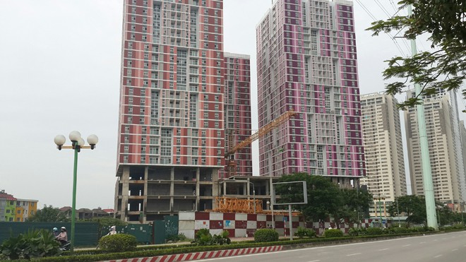 TS Lê Xuân Nghĩa: Bất động sản 'sống, chết' phụ thuộc ngân hàng Các doanh nghiệp bán nhà ở hình thành trong tương lai phải có bảo lãnh của ngân hàng, đảm bảo an toàn cho người dân mua.