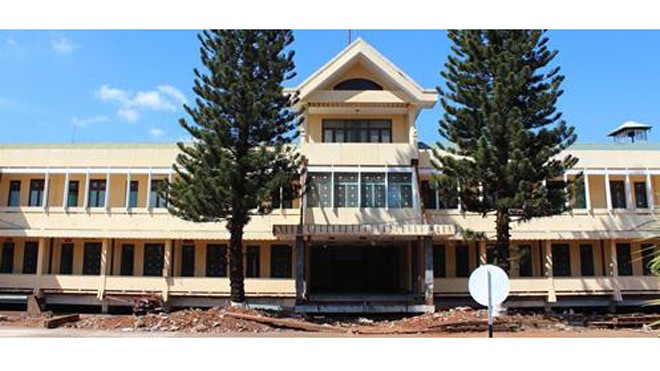 “Thần đèn” di dời thành công tòa nhà 2.600 tấn “Thần đèn” Đỗ Quốc Khánh và cộng sự đã thực hiện di dời thành công tòa nhà nặng hơn 2.600 tấn (ảnh chụp tòa nhà lúc đang di dời).