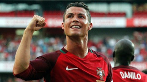 Bồ Đào Nha vô địch, siêu cò tâng bốc Ronaldo 'lên mây' Bồ Đào Nha vô địch, siêu cò tâng bốc Ronaldo 'lên mây'