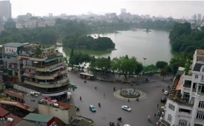 Đề xuất cấm xe quanh hồ Gươm vào thứ Bảy, Chủ Nhật Theo đề xuất, các phương tiện giao thông sẽ bị cấm lưu thông quanh khu vực hồ Gươm vào các ngày thứ Bảy, Chủ nhật hàng tuần để dành không gian cho người đi bộ.