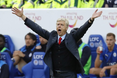 Wenger: 'Tôi có thể chi 300 triệu bảng cho một cầu thủ' Wenger liên tục bày tỏ sự không hài lòng về việc bị soi chuyện chuyển nhượng. Ảnh: Reuters.