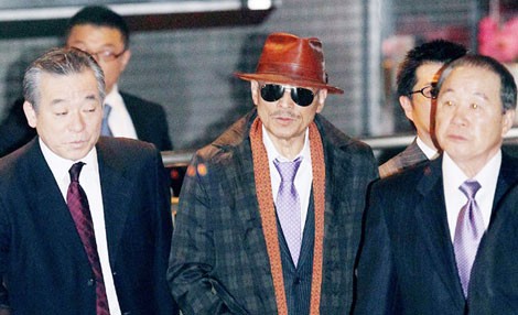 Nhật Bản chặn đứng vụ 'huyết chiến' của xã hội đen Ông trùm Kenichi Shinoda (giữa) của băng Yamaguchi-gumi.